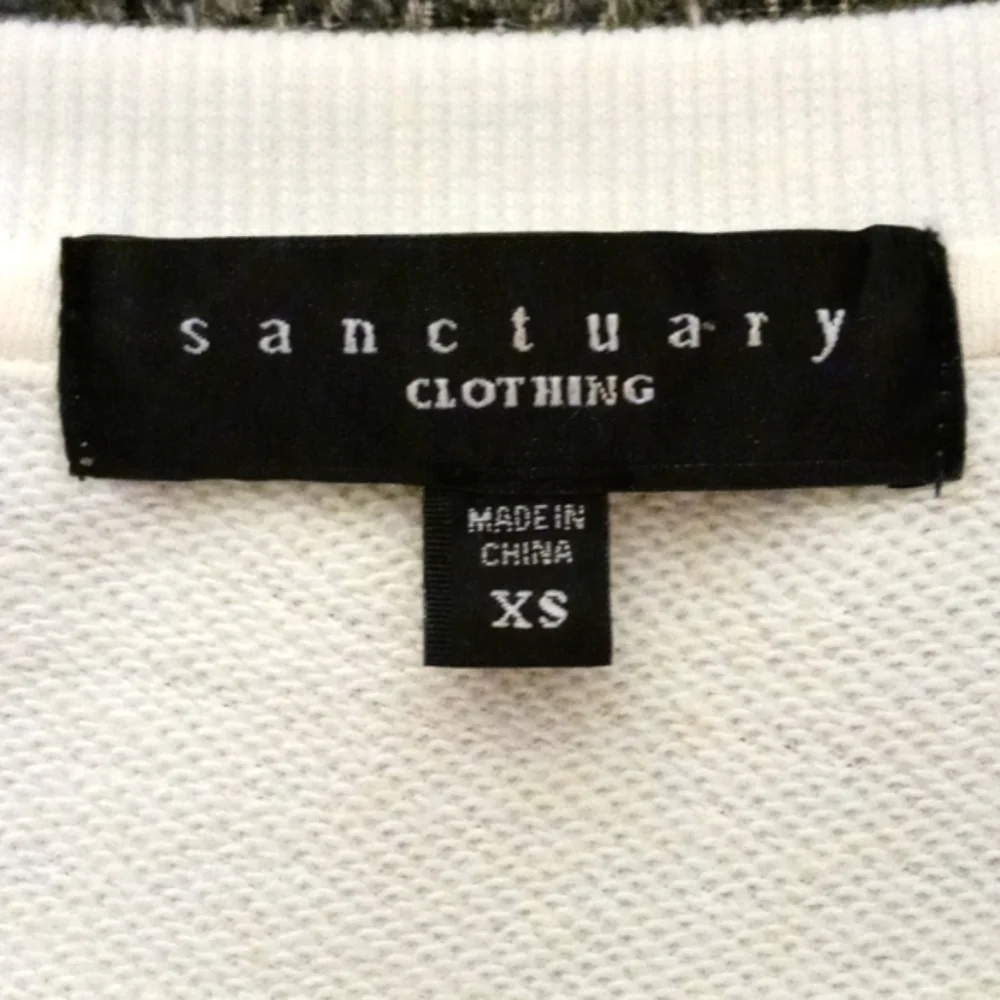 🔴DONATED🔴💗Sanctuary (Anthro)💗 - S/S Laser Cut Sweatshirt - Picture 3 of 9
